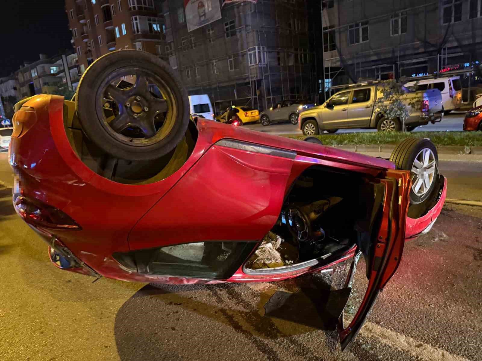 makas-atarak-iki-araca-carpan-surucu-takla-atti-1-yarali