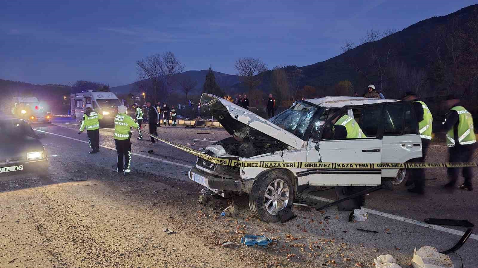 mantar-toplama-donusu-feci-kaza-2-olu-7-yarali