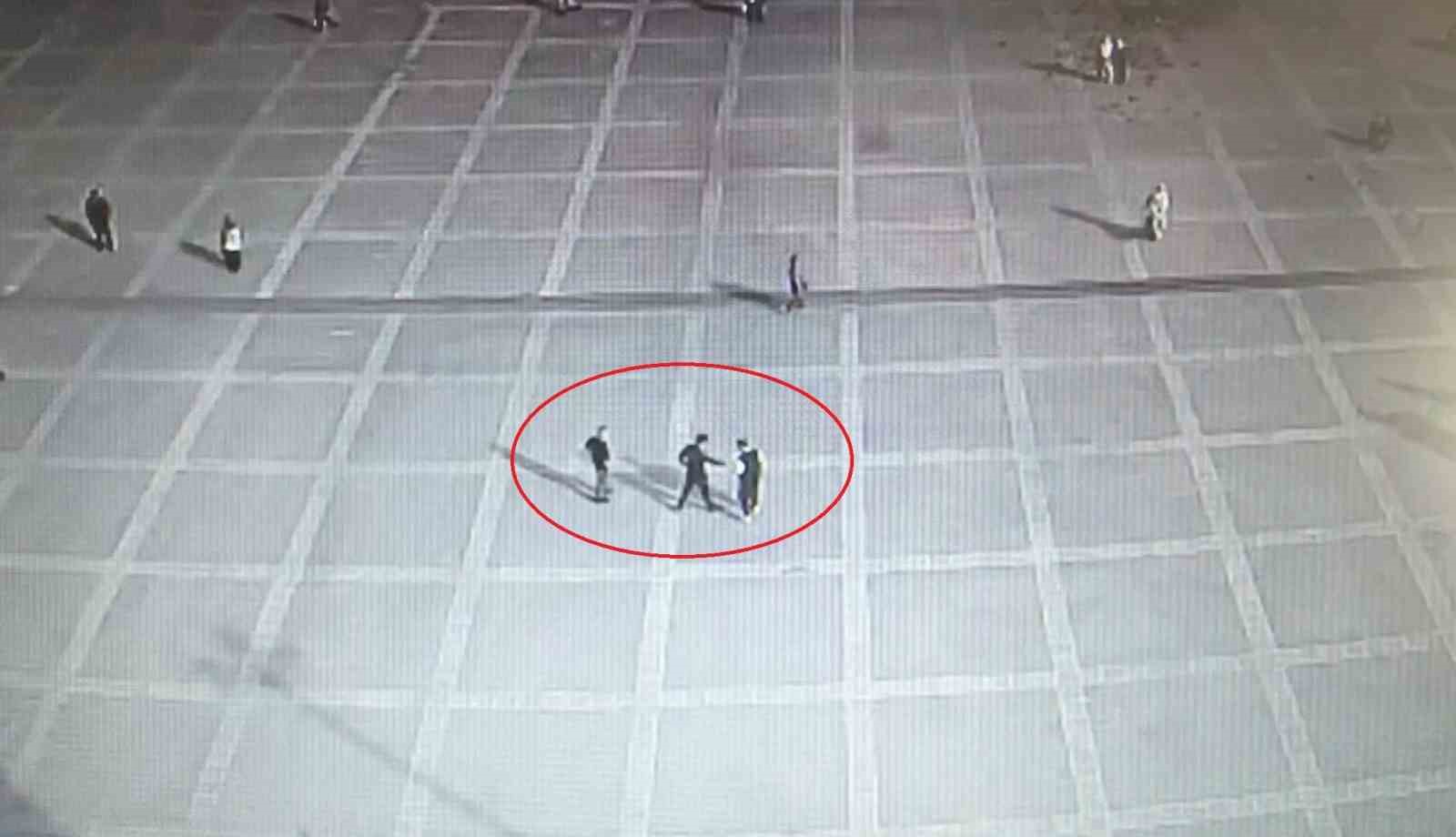 meydandaki-yumruklu-kavgayi-polis-buyumeden-onledi