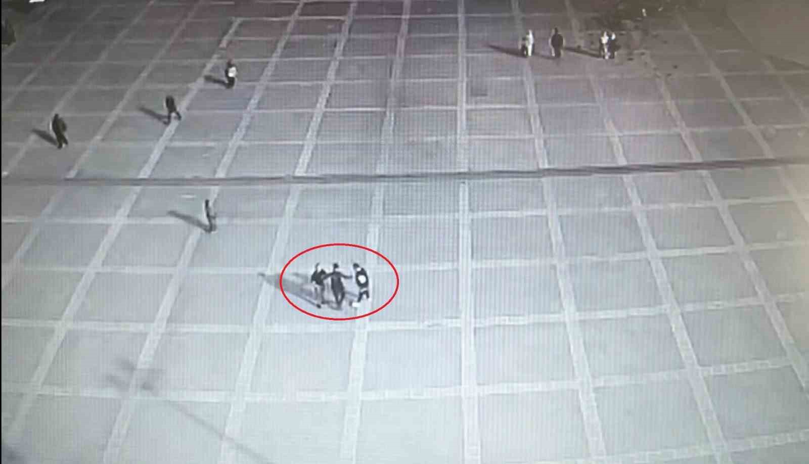 meydandaki-yumruklu-kavgayi-polis-buyumeden-onledi