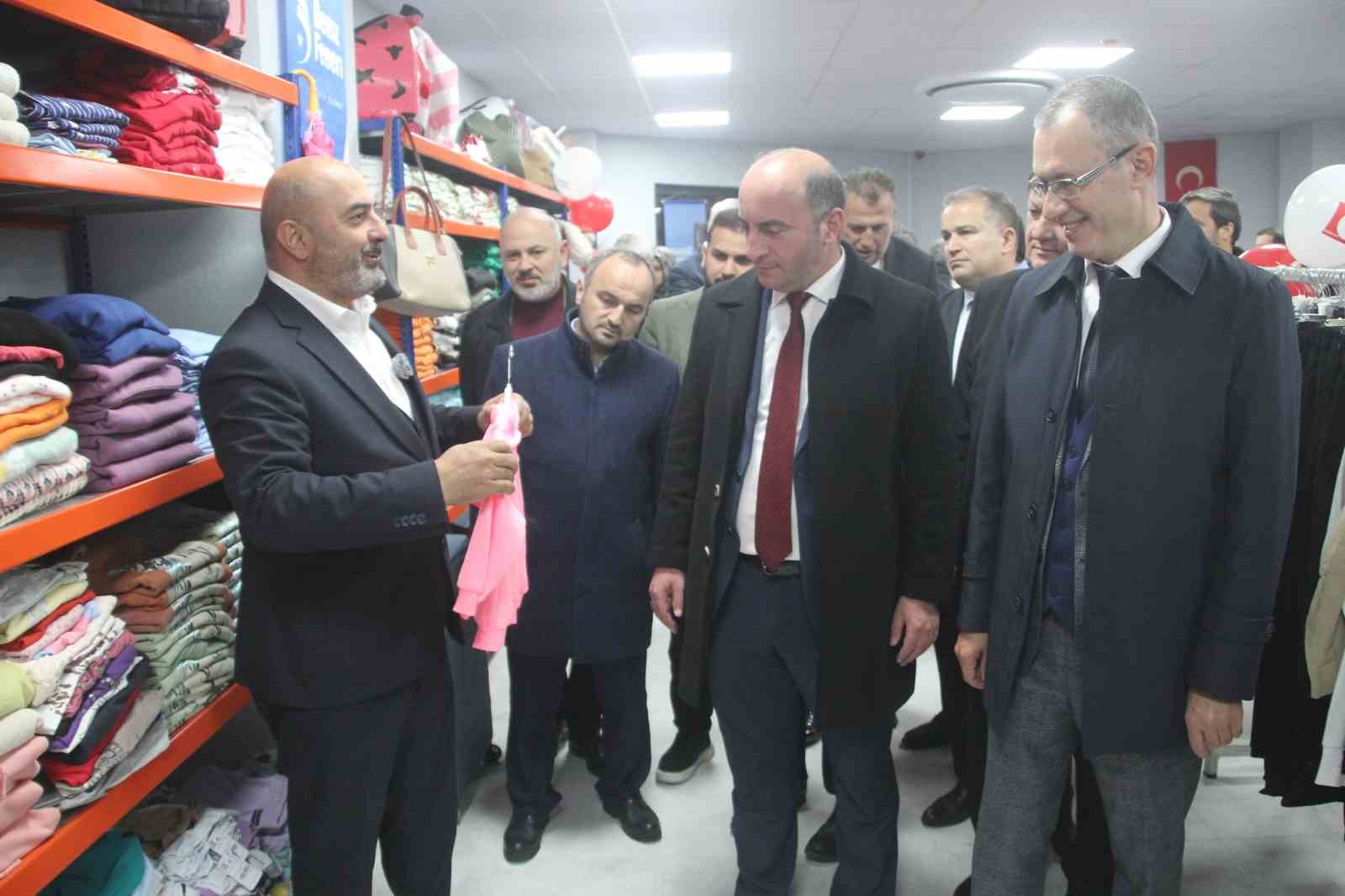orduda-ihtiyac-sahibi-aileler-icin-gecici-giyim-magazasi-acildi