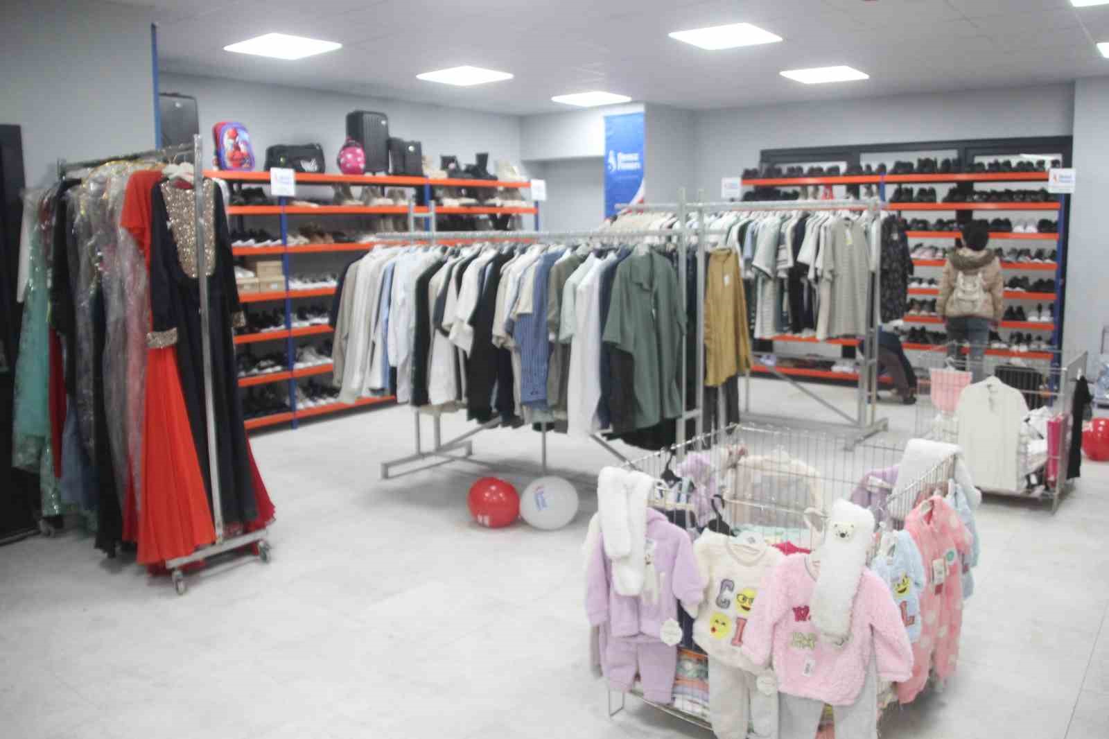 orduda-ihtiyac-sahibi-aileler-icin-gecici-giyim-magazasi-acildi