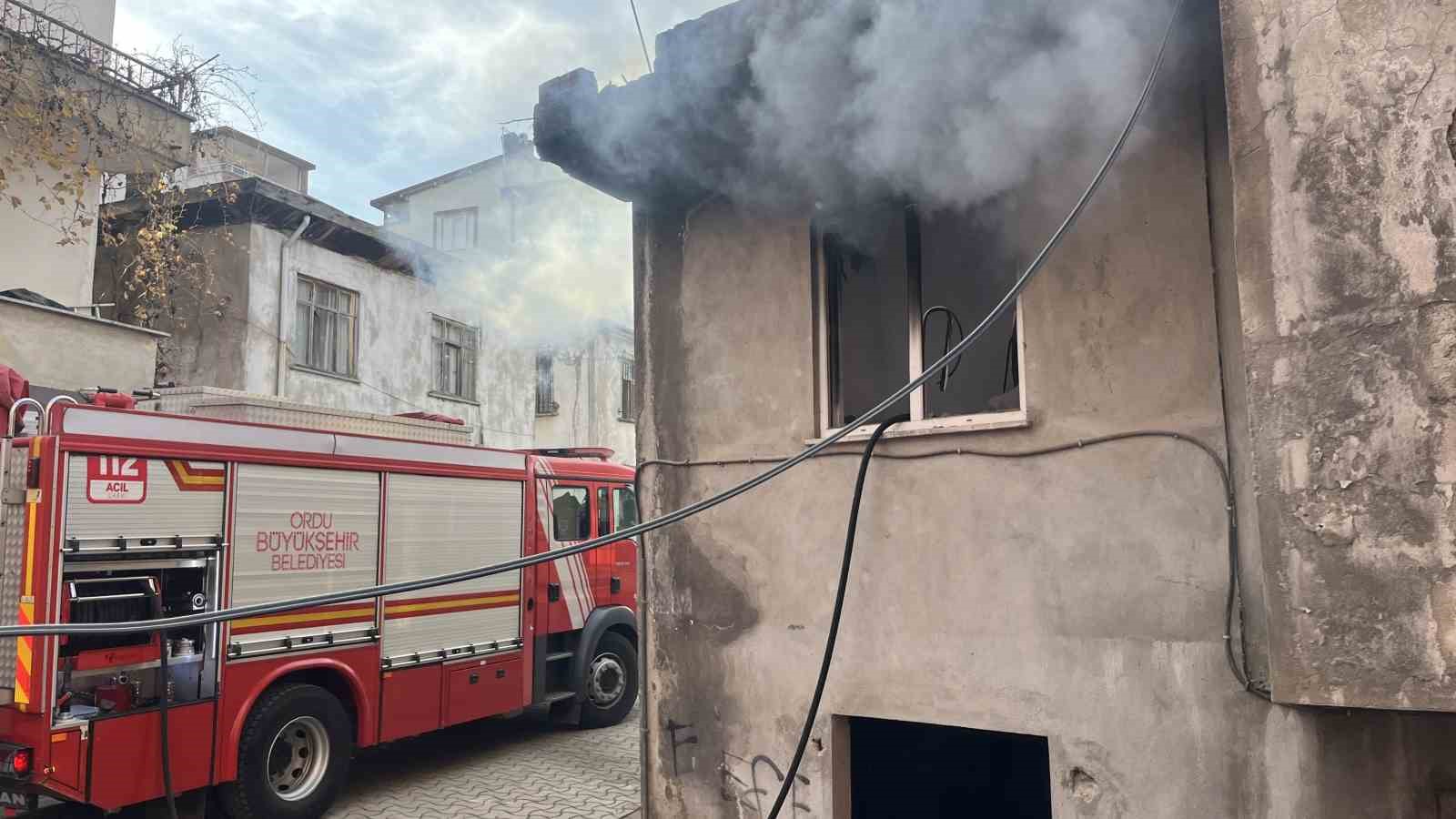 orduda-metruk-evde-yangin