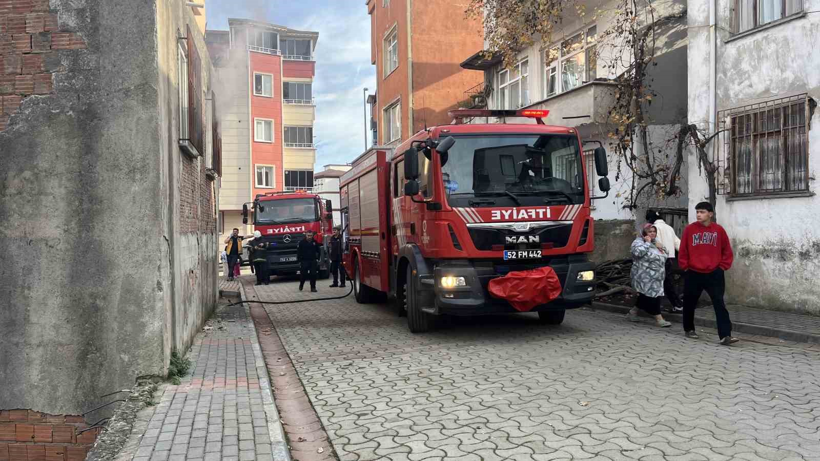 orduda-metruk-evde-yangin