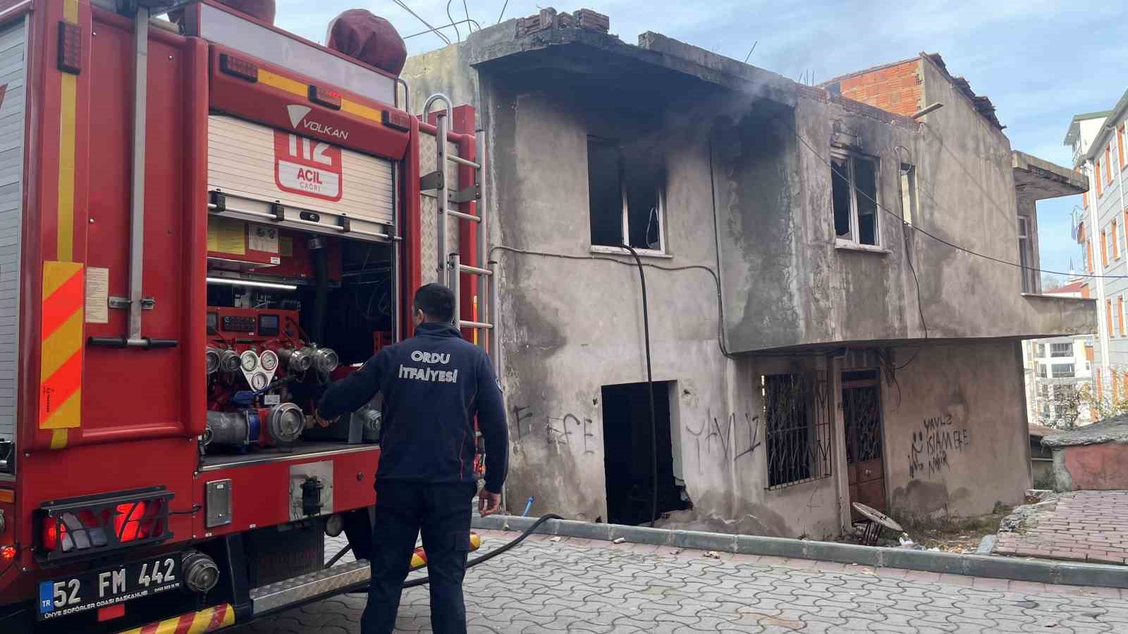 orduda-metruk-evde-yangin