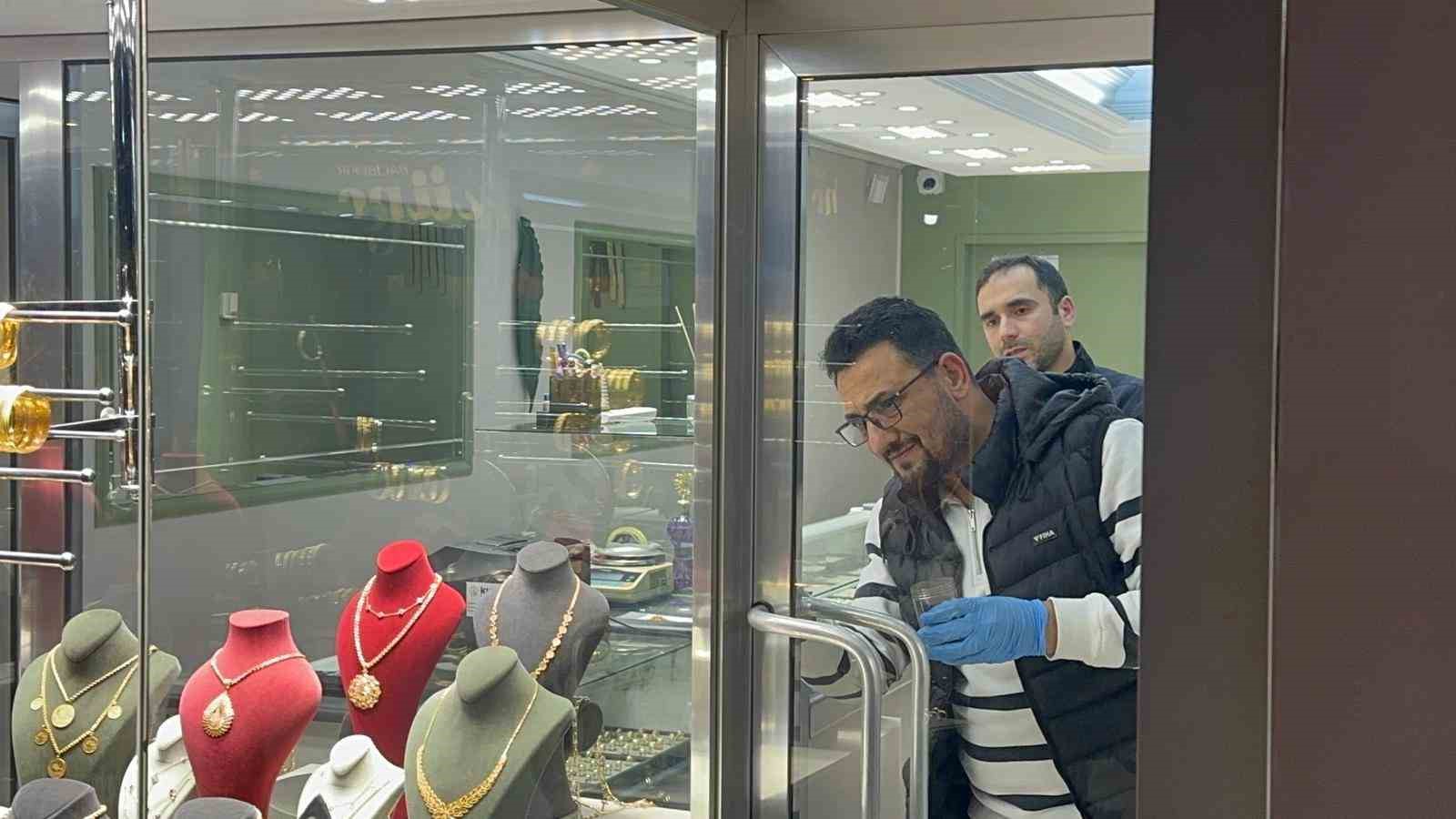 orduda-silahli-kuyumcu-soygunu-calisani-baglayip-yaklasik-5-kilo-altinla-kayiplara-karisti