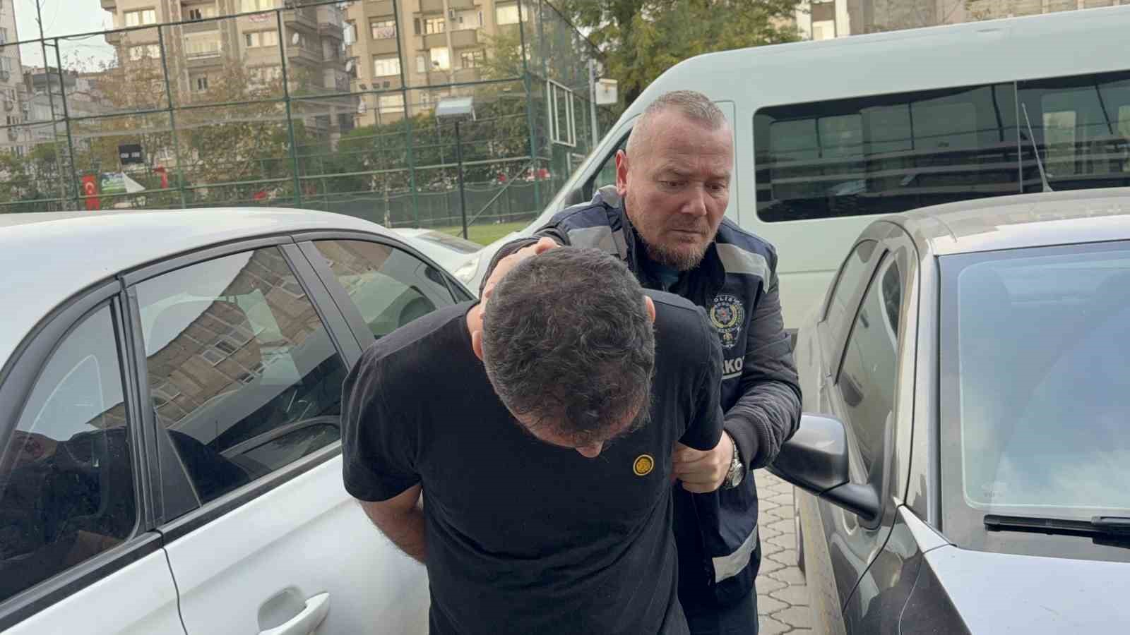 otobus-tuvaletinde-2-kilo-metamfetamin-ele-gecirildi-otobusu-uyusturucu-sevki-icin-kullanmis