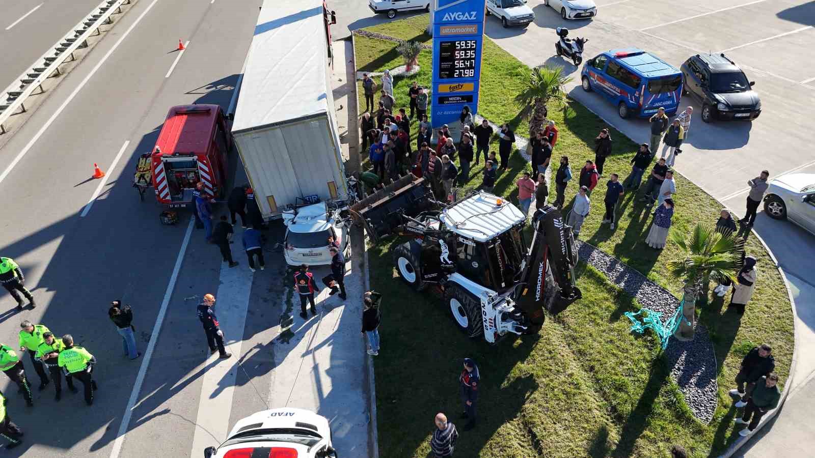 otomobil-tirin-altina-girdi-ozel-egitim-ogretmeni-hayatini-kaybetti