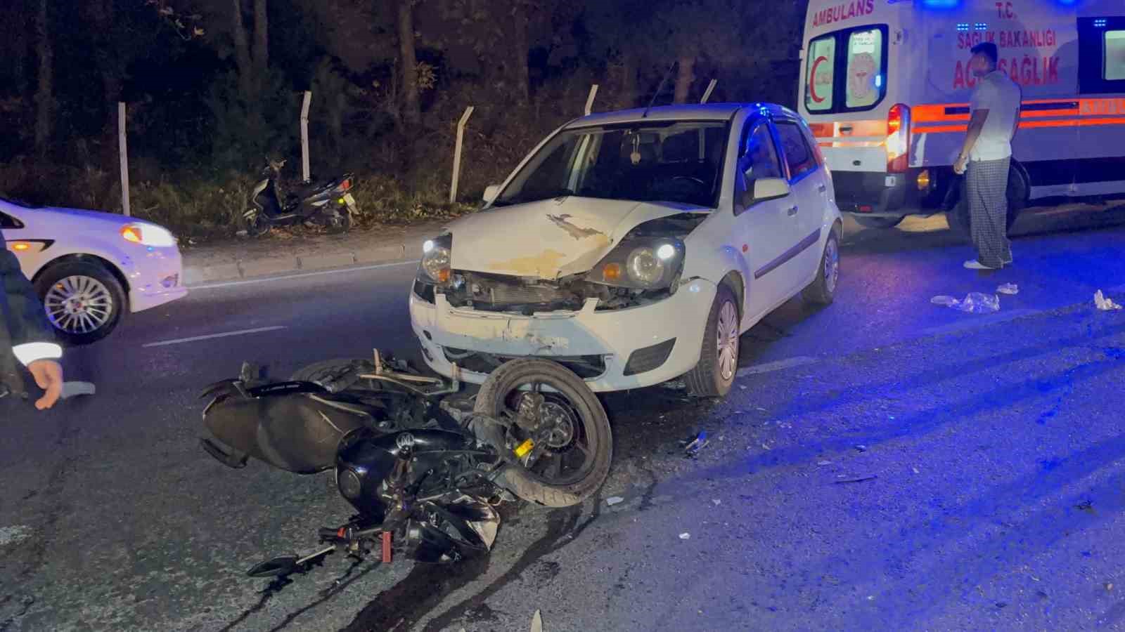 otomobille-carpisan-motosikletin-surucusu-agir-yaralandi