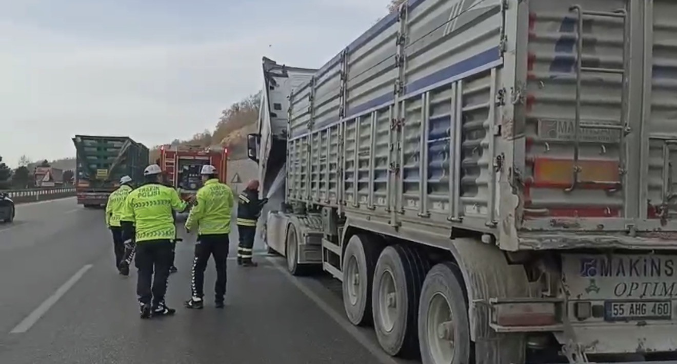 polislerin-hizli-mudahalesi-arac-yanginini-buyumeden-onledi