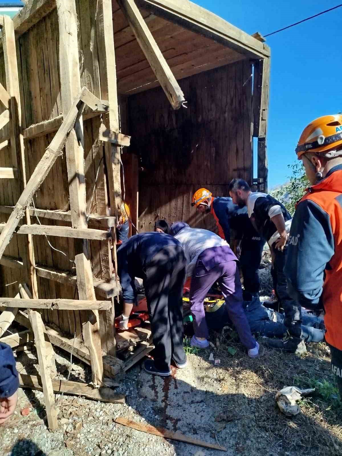 rizede-ahsap-yapi-coktu-1-olu-2-yarali