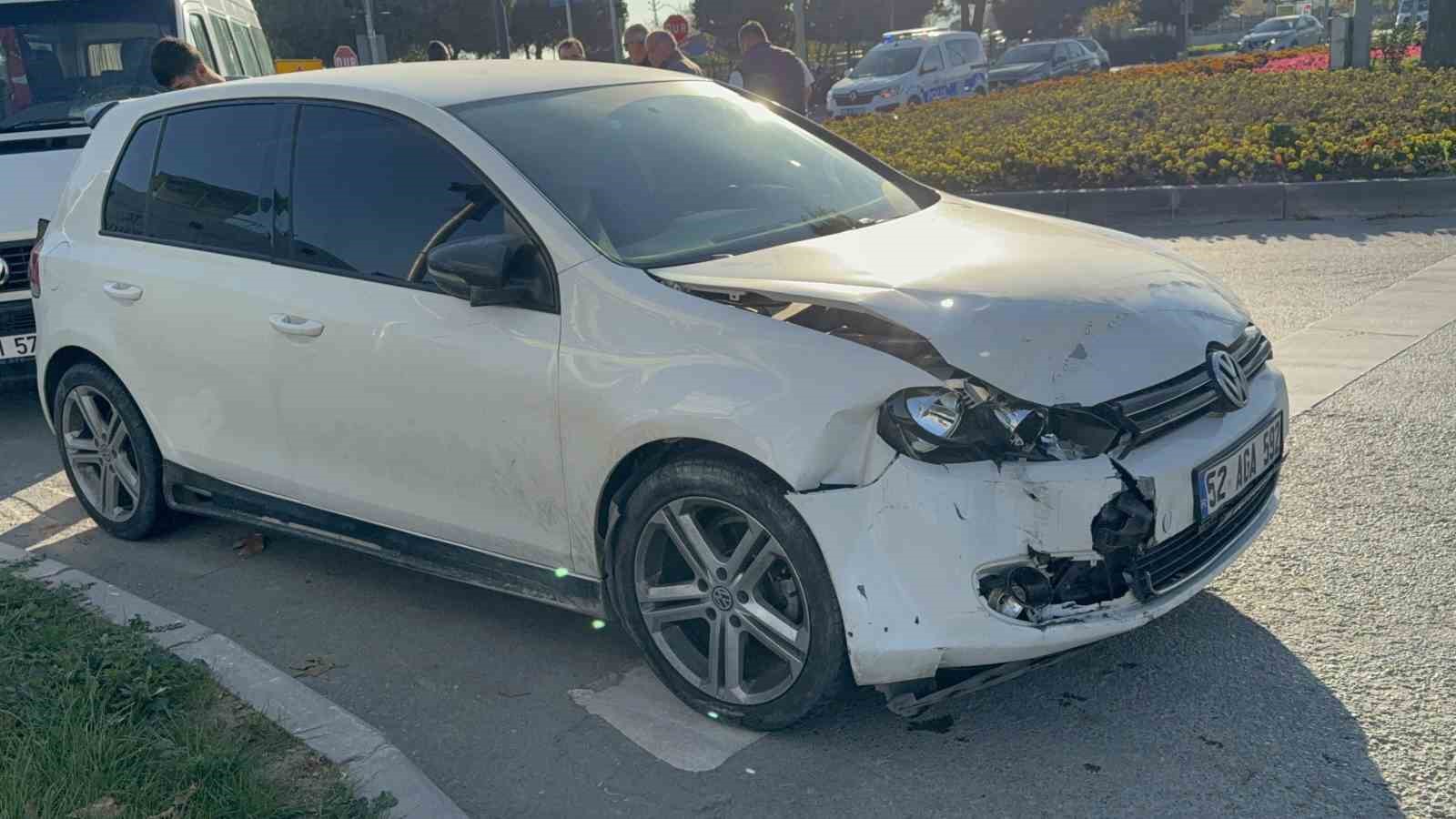 samsunda-minibus-ile-otomobil-carpisti-1-yarali