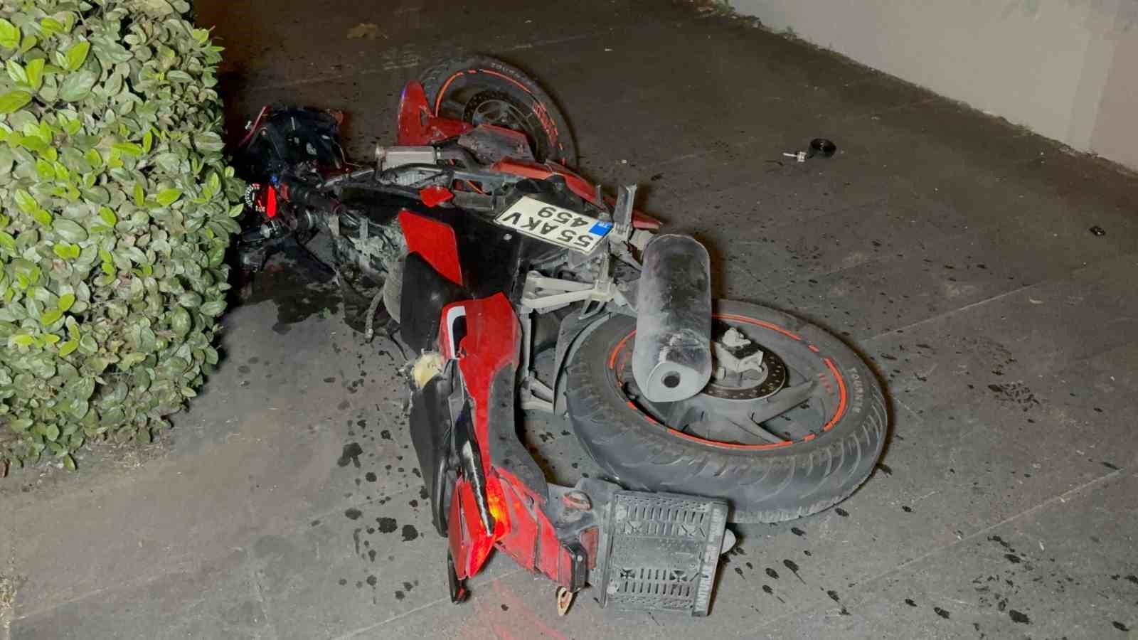 samsunda-motosiklet-yayaya-carpti-3-kisi-agir-yaralandi