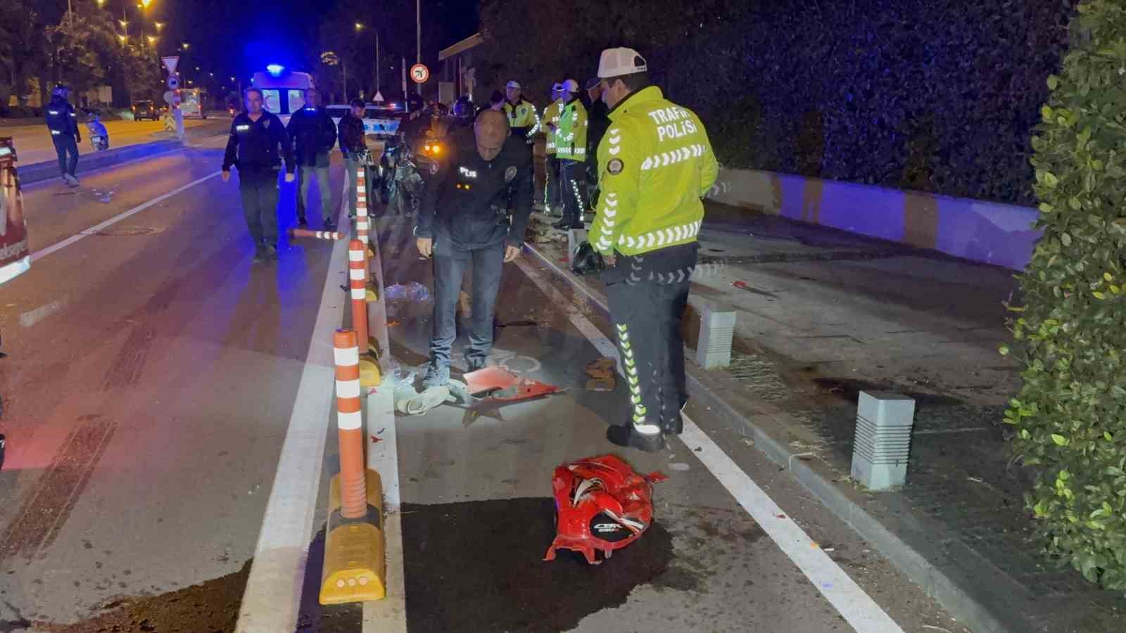 samsunda-motosiklet-yayaya-carpti-3-kisi-agir-yaralandi