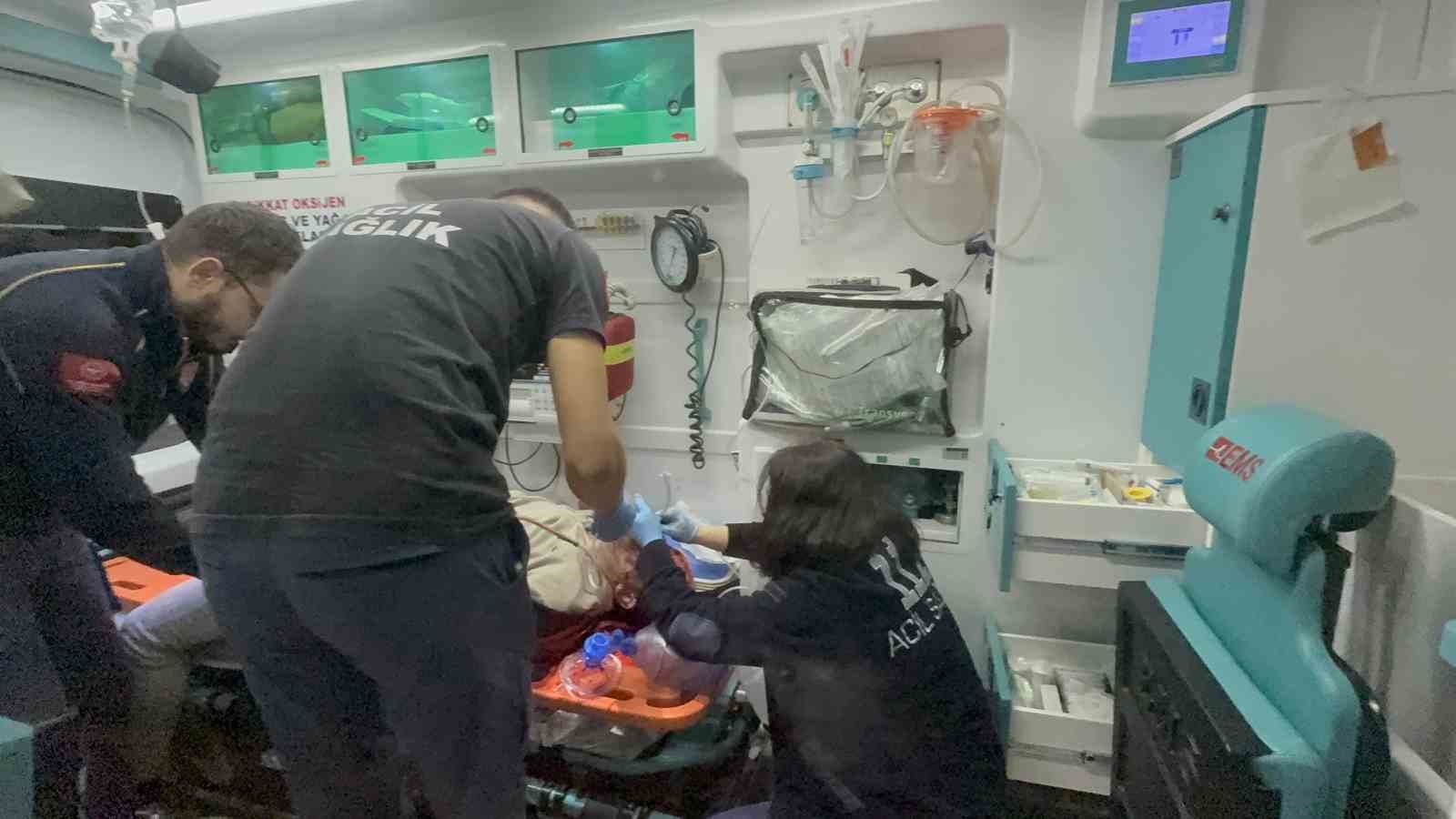 samsunda-motosiklet-yayaya-carpti-3-kisi-agir-yaralandi