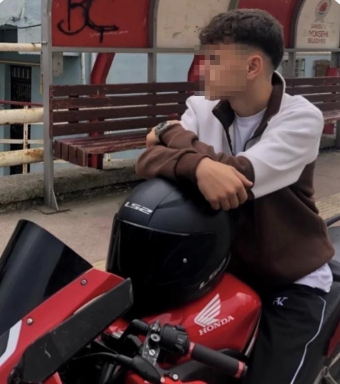 samsunda-motosiklet-yayaya-carpti-3-kisi-agir-yaralandi