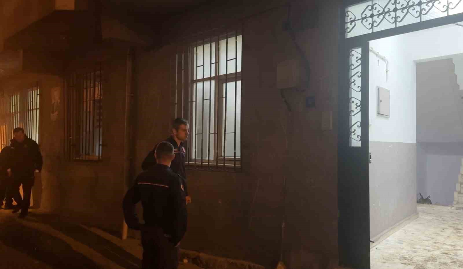 samsunda-soba-parladi-2-kisi-dumandan-etkilendi-kucuk-kiz-kedisi-icin-gozyasi-doktu