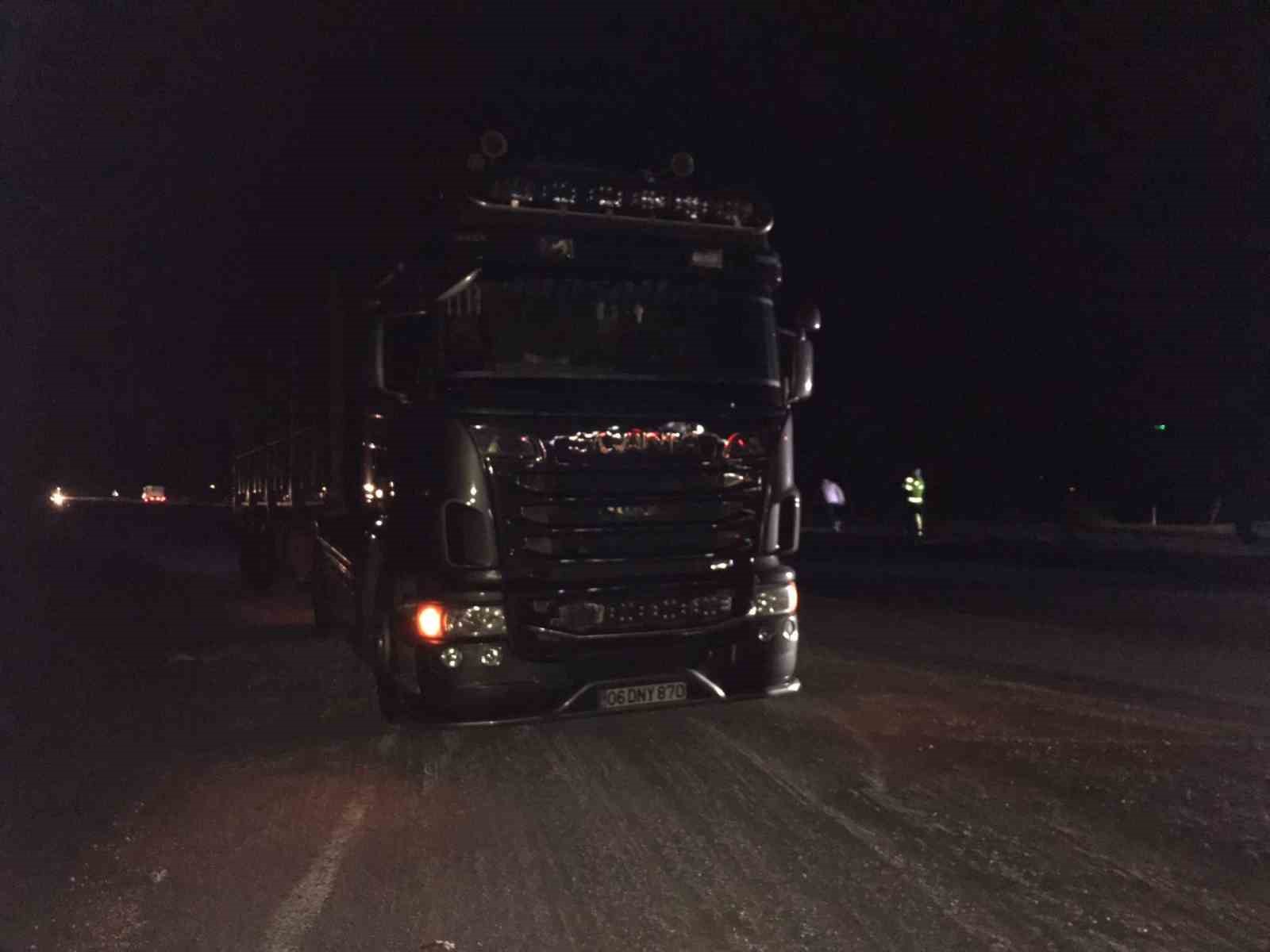 samsunda-tir-otomobile-carpti-4-yarali