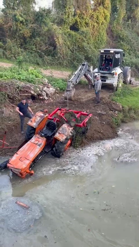 samsunda-traktor-sulama-kanalina-devrildi