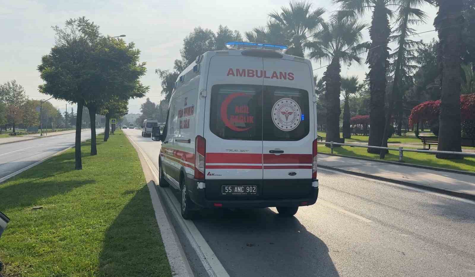 samsunda-yayaya-carpmamak-icin-fren-yapti-direge-carpti-1-yarali