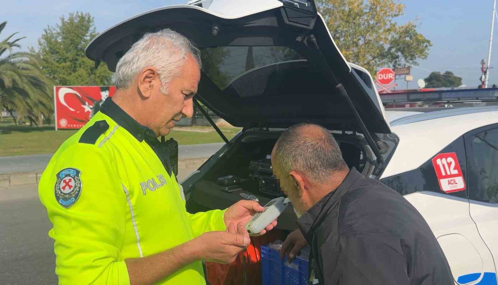 samsunda-yayaya-carpmamak-icin-fren-yapti-direge-carpti-1-yarali