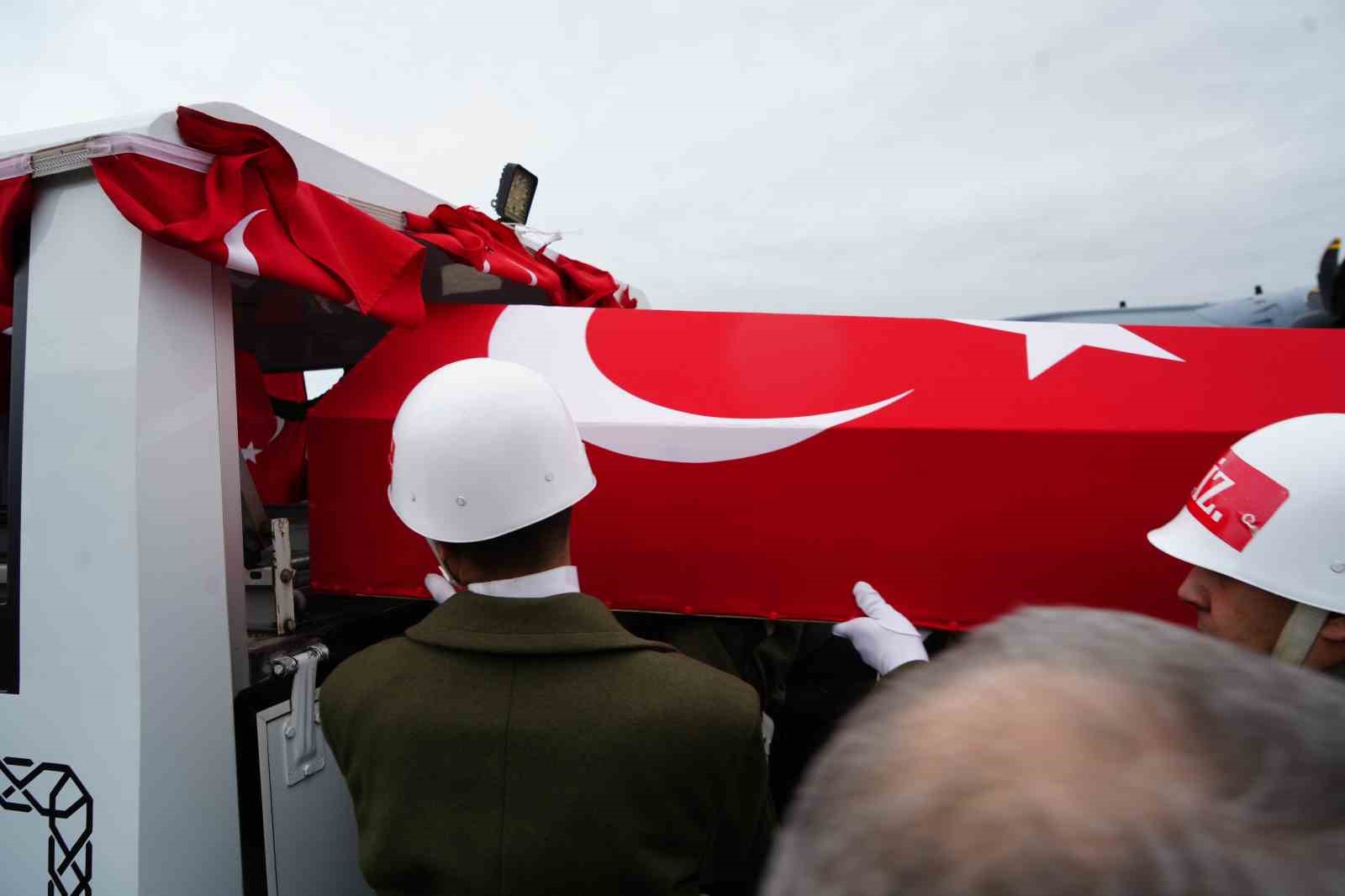 sehit-altiokun-cenazesi-samsuna-getirildi