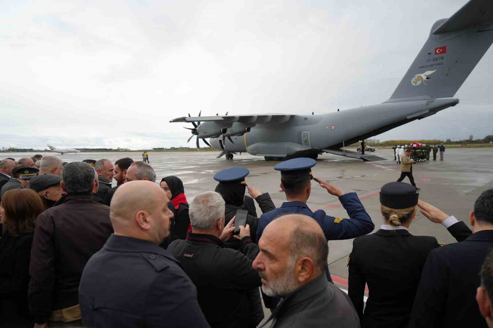 sehit-altiokun-cenazesi-samsuna-getirildi