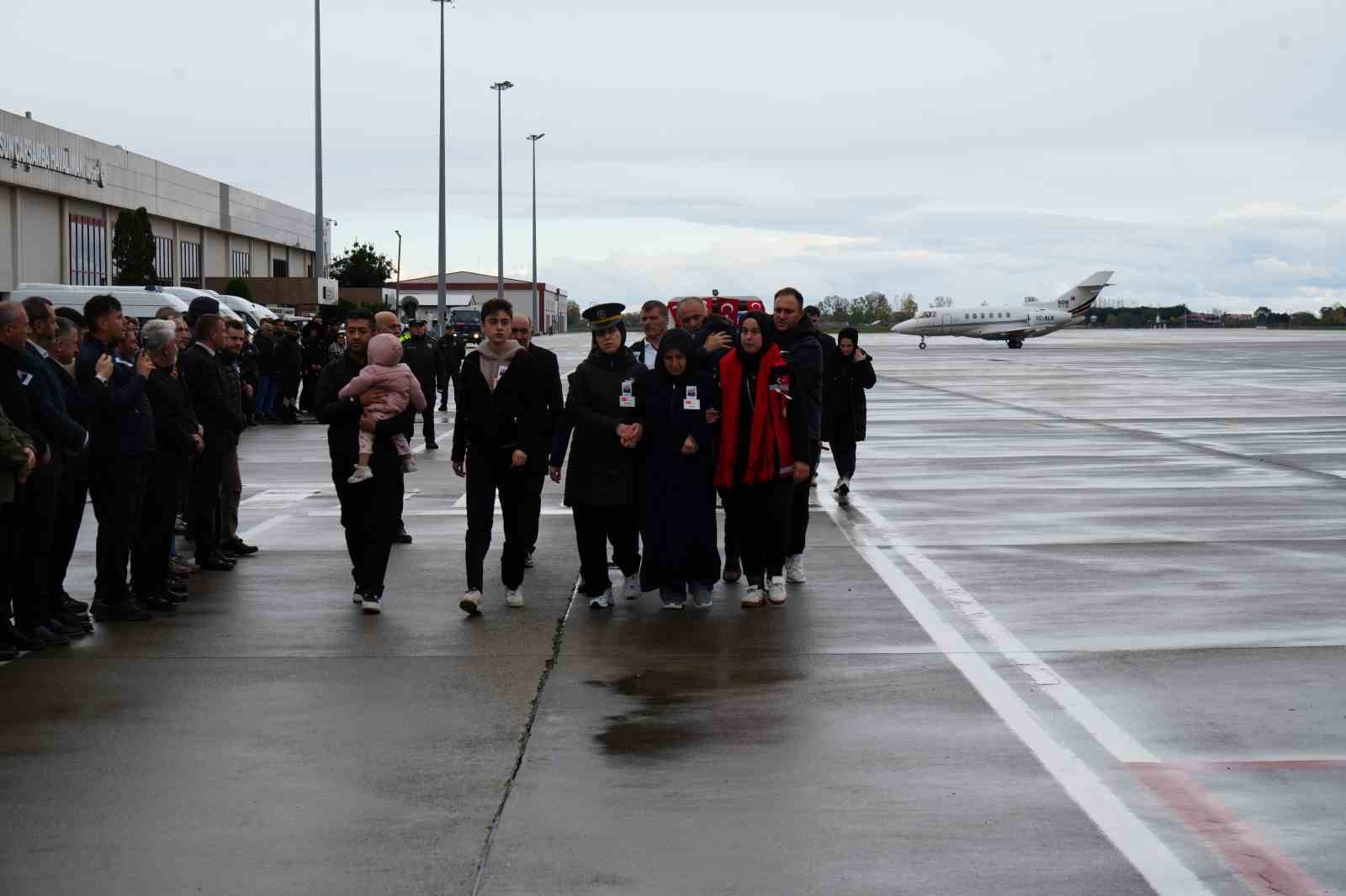 sehit-altiokun-cenazesi-samsuna-getirildi