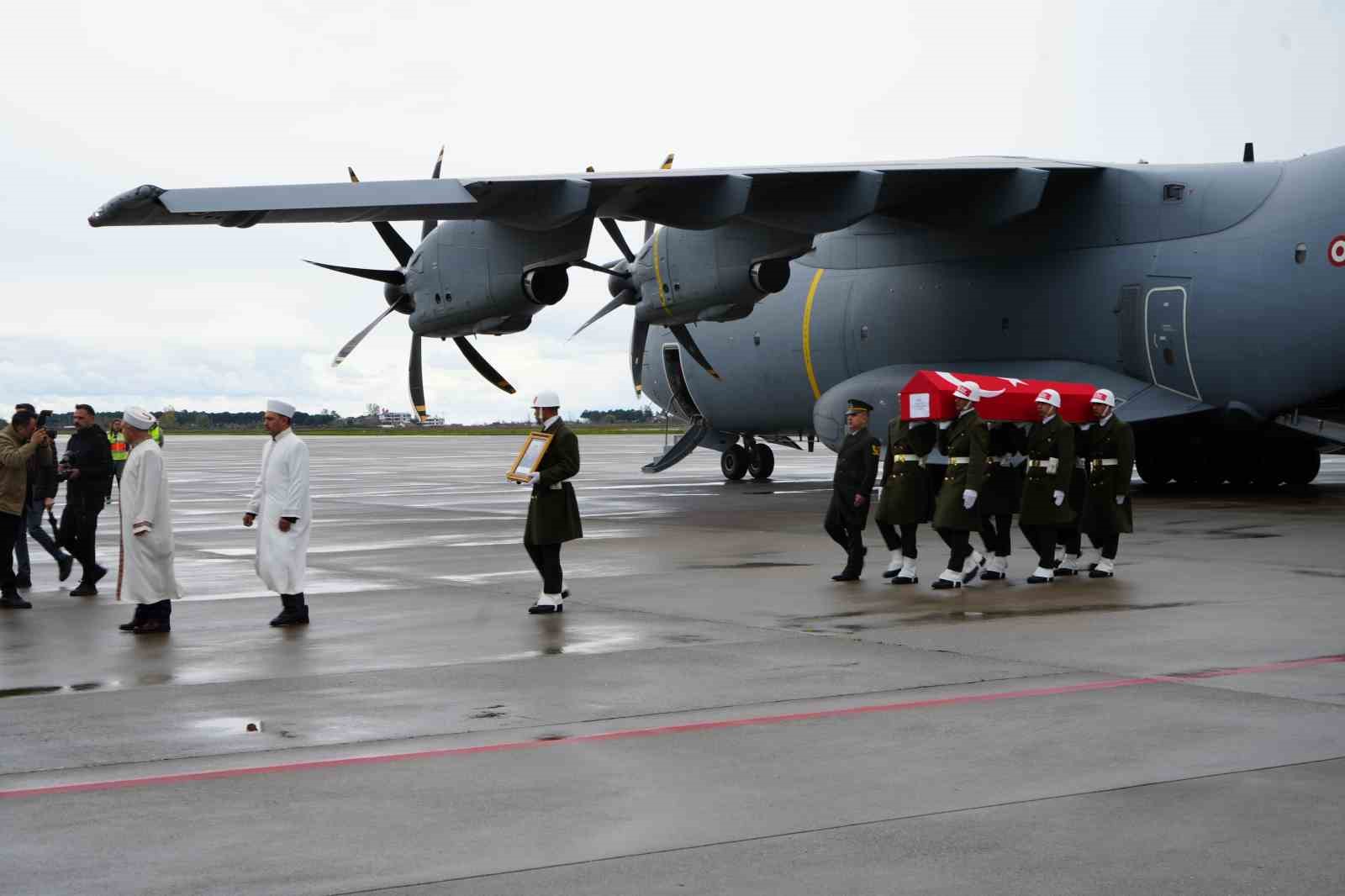 sehit-altiokun-cenazesi-samsuna-getirildi