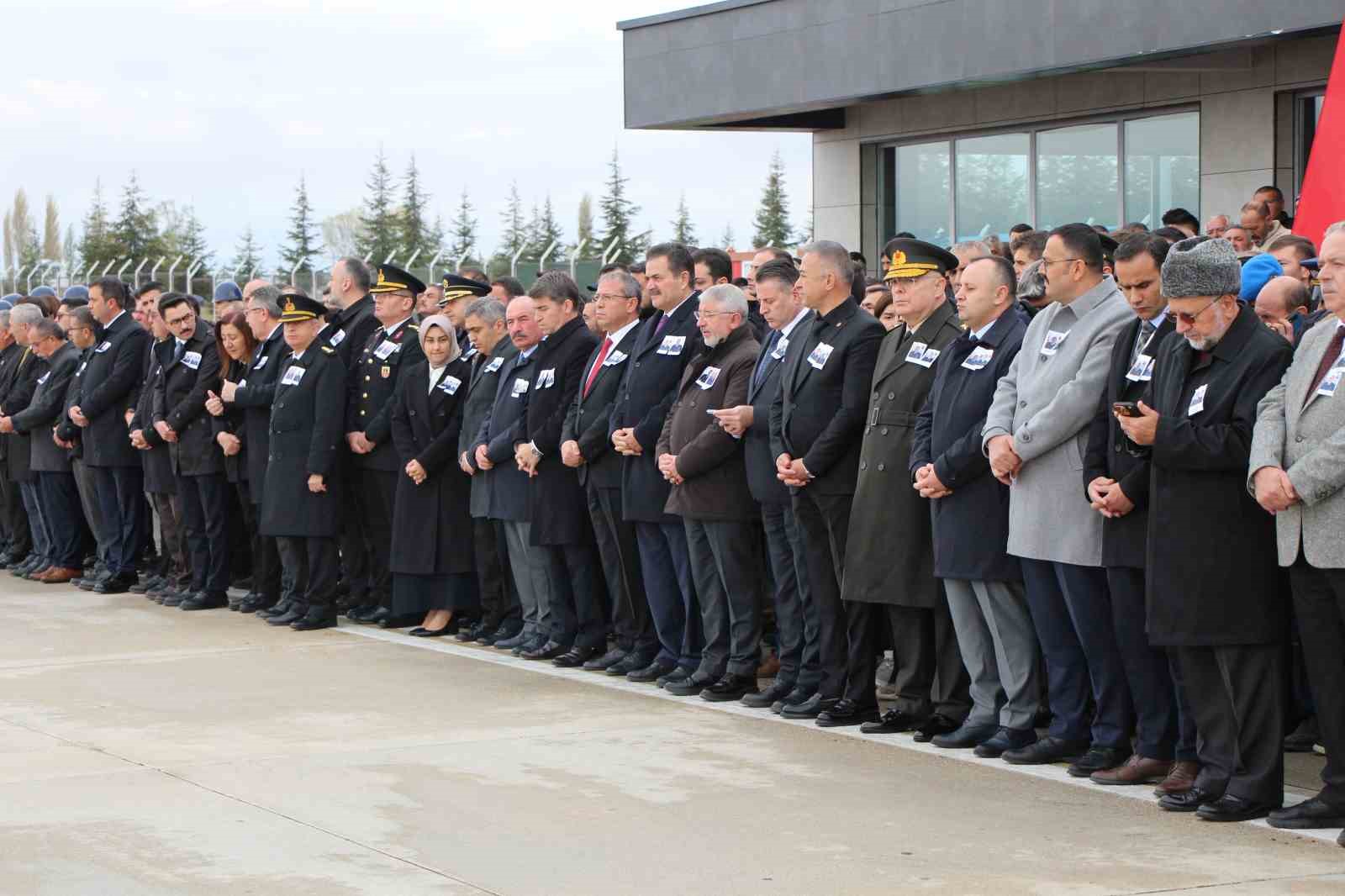 sehit-babasini-oyuncagina-sarilarak-bekledi