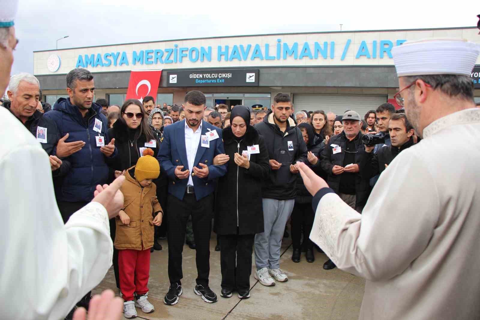 sehit-babasini-oyuncagina-sarilarak-bekledi