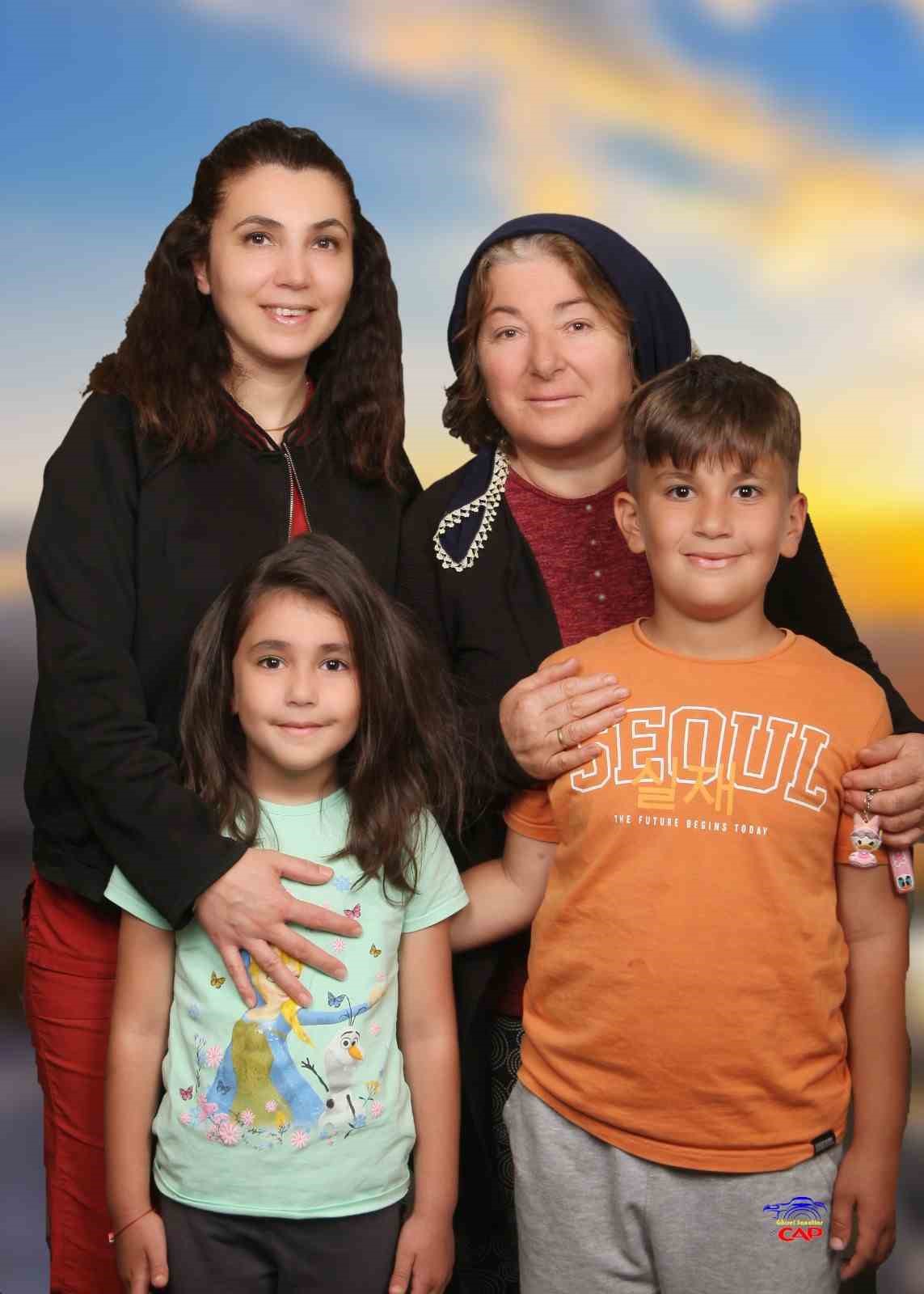 sehit-babasini-oyuncagina-sarilarak-bekledi