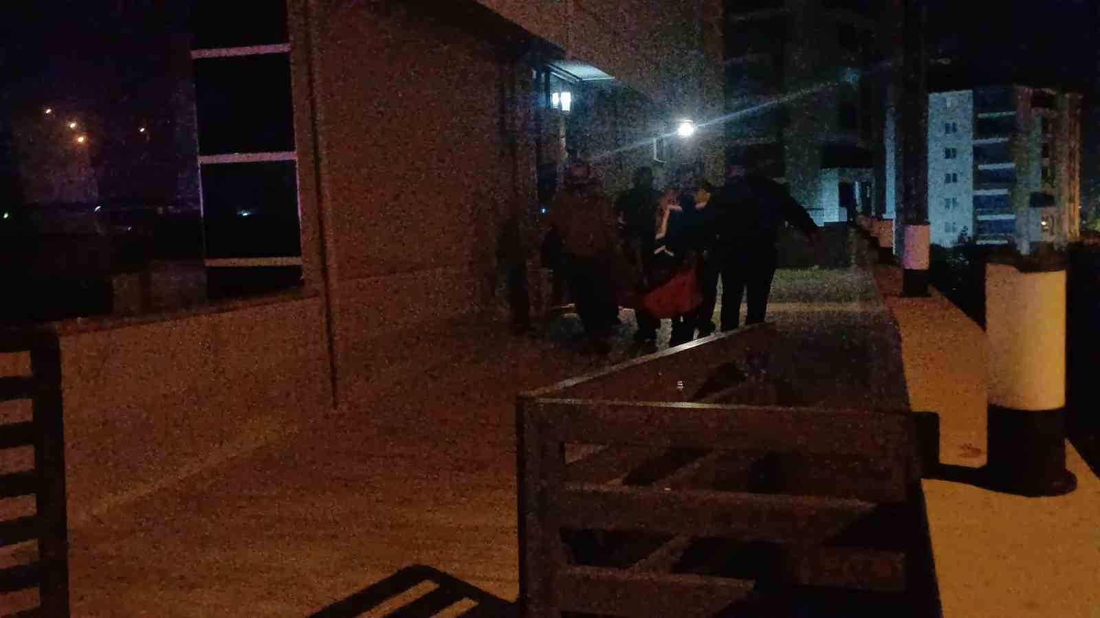 silahla-yaralanan-genc-bina-bosluguna-kacarak-canini-zor-kurtardi