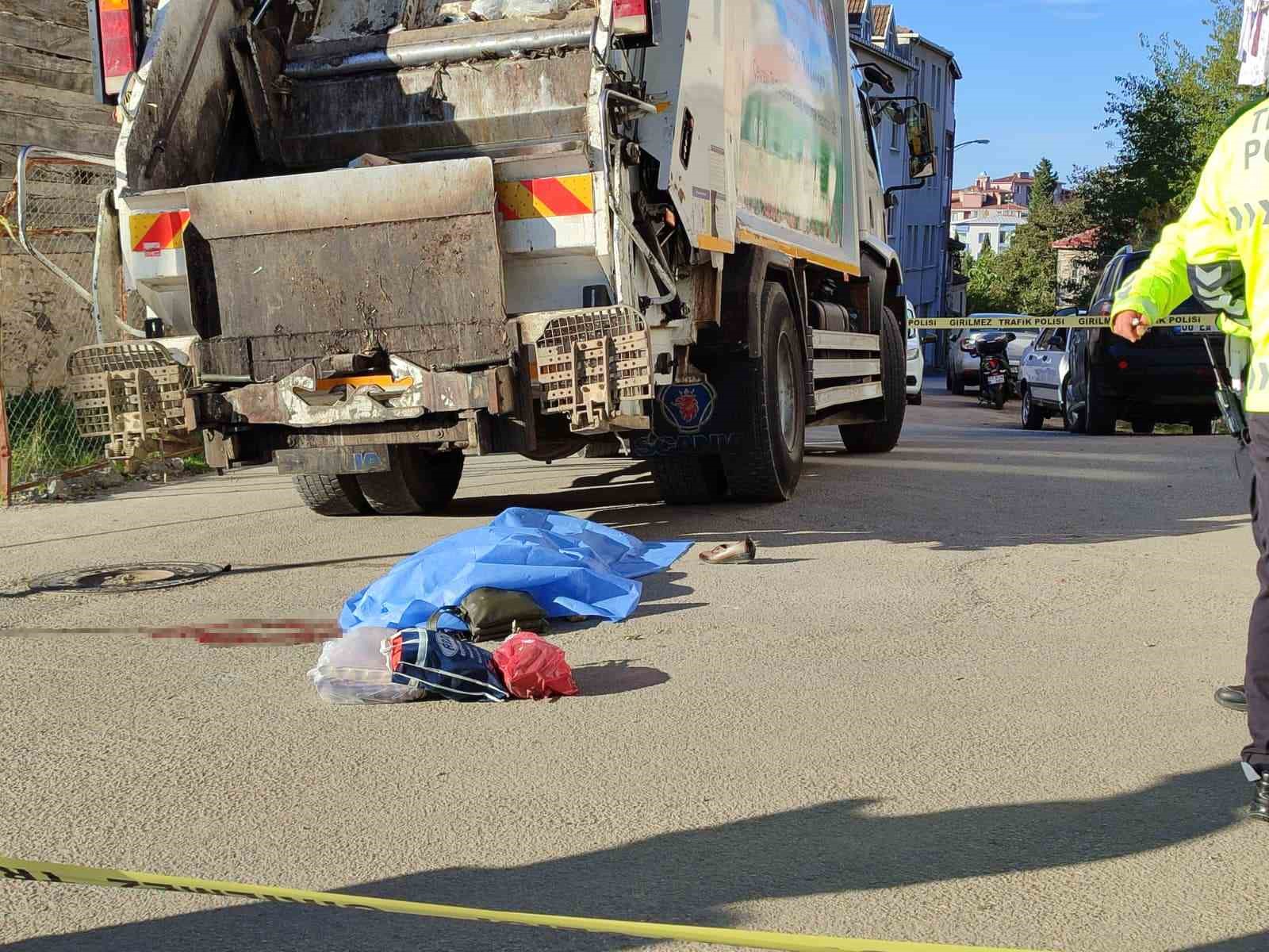 sinop-belediyesi-cop-kamyonu-onunden-gecen-yasli-kadini-ezdi-cinayet-gibi-kaza-kameraya-yansidi