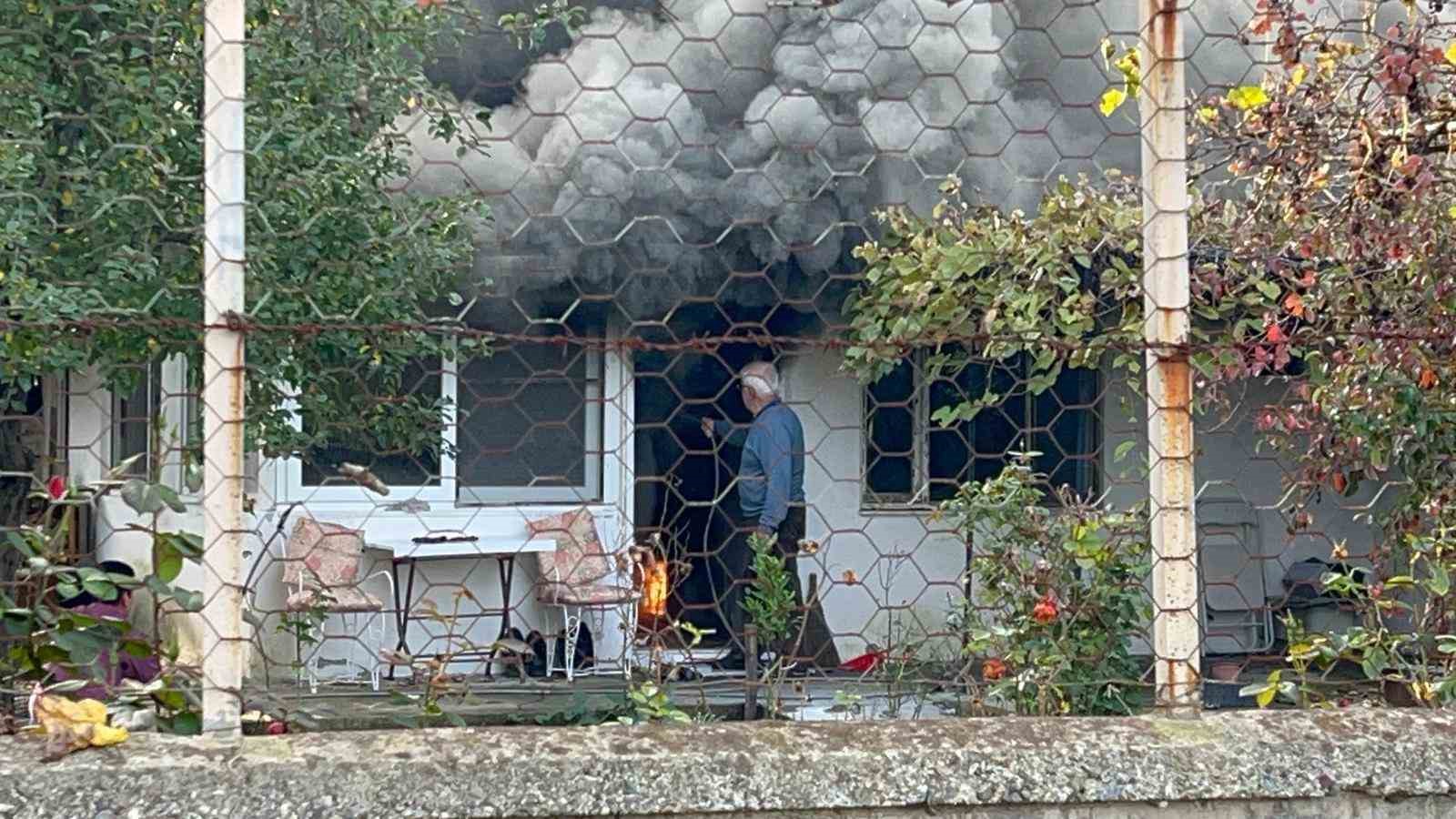 sominenin-bacasindan-cikan-kivilcim-evi-yakti