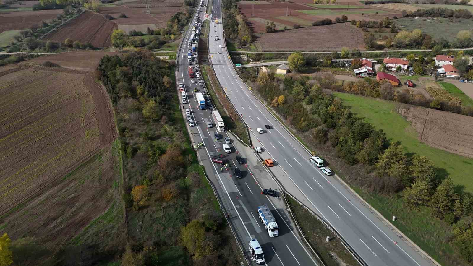 temin-bolu-gecisinde-feci-kaza-1-olu-4-yarali