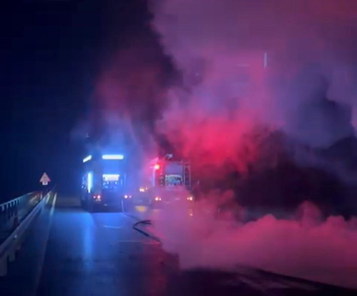 tir-alev-alev-yandi-yol-3-saat-kapali-kaldi