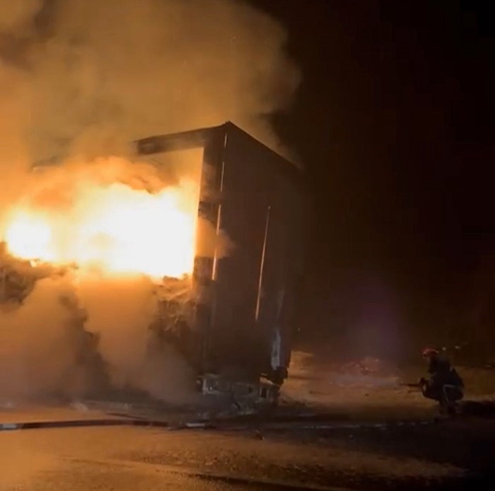 tir-alev-alev-yandi-yol-3-saat-kapali-kaldi