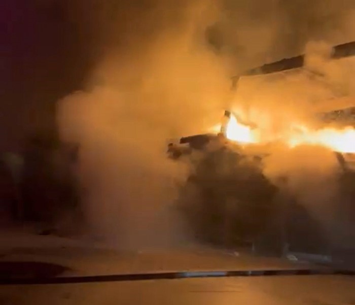 tir-alev-alev-yandi-yol-3-saat-kapali-kaldi