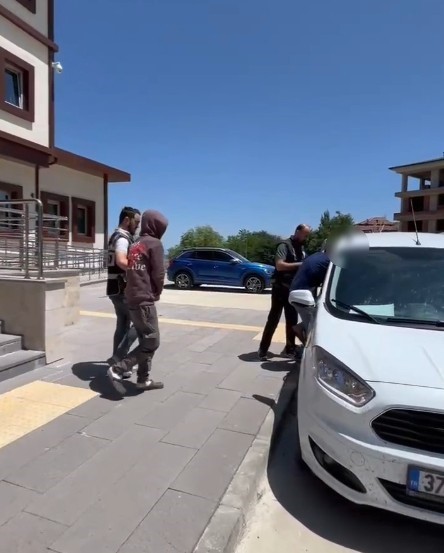 tosyada-2-saniga-uyusturucu-ticaretinden-15ser-yil-hapis-ve-para-cezasi