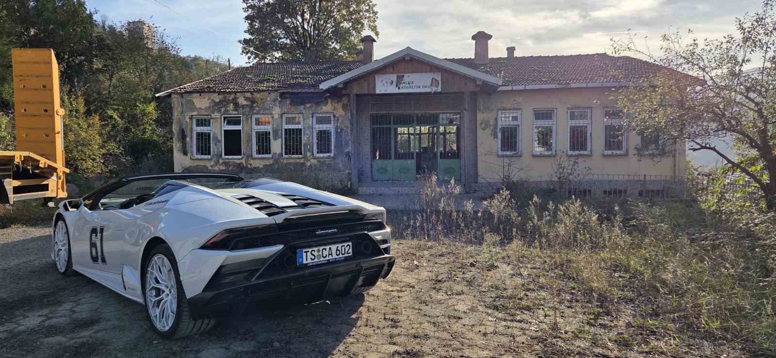 trabzona-lamborghini-ile-geldi-koy-yollarinda-ilgi-odagi-oldu