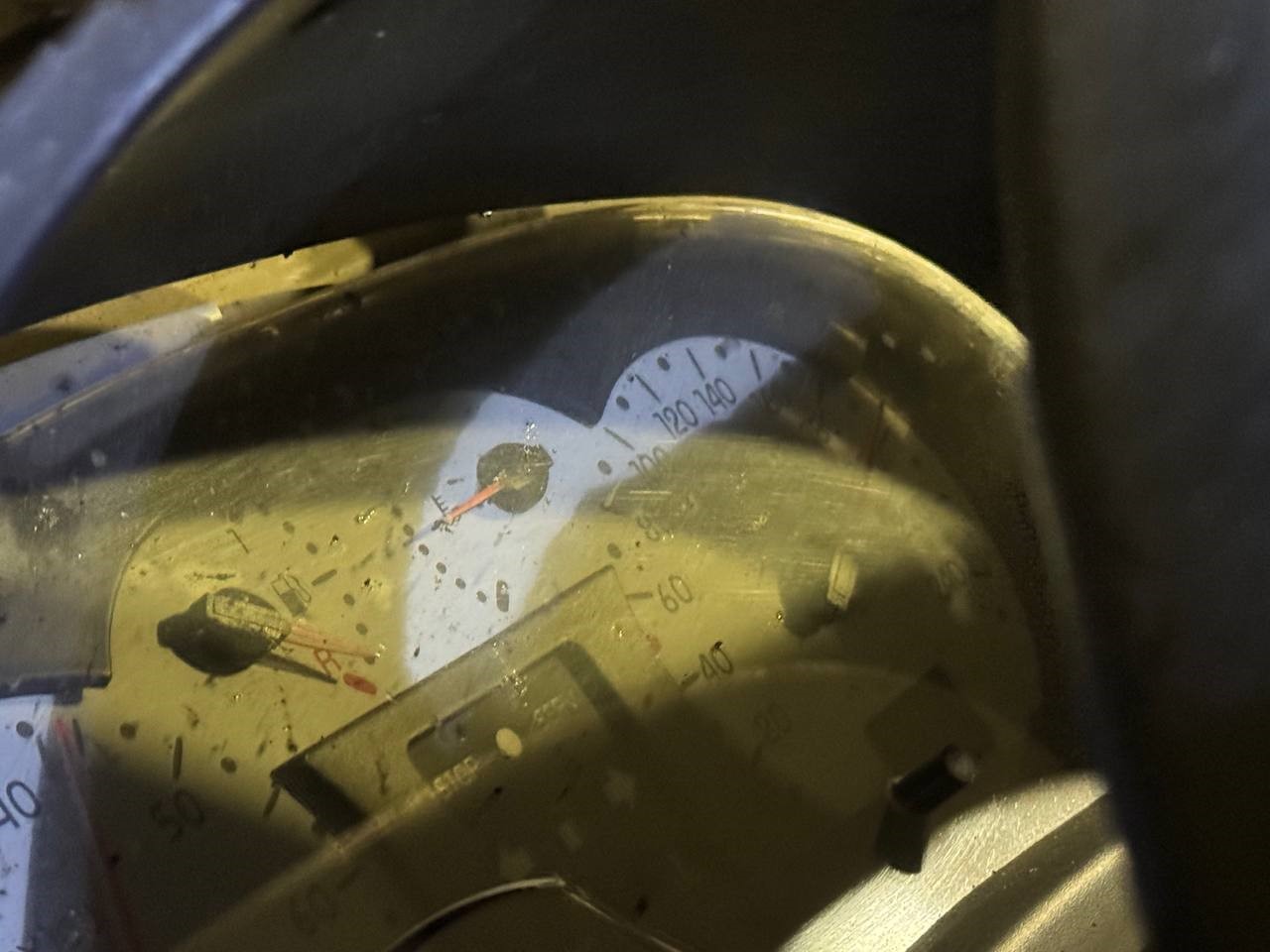 tunelde-feci-kaza-aracin-motoru-metrelerce-ileri-savruldu-hiz-kadrani-200de-takili-kaldi