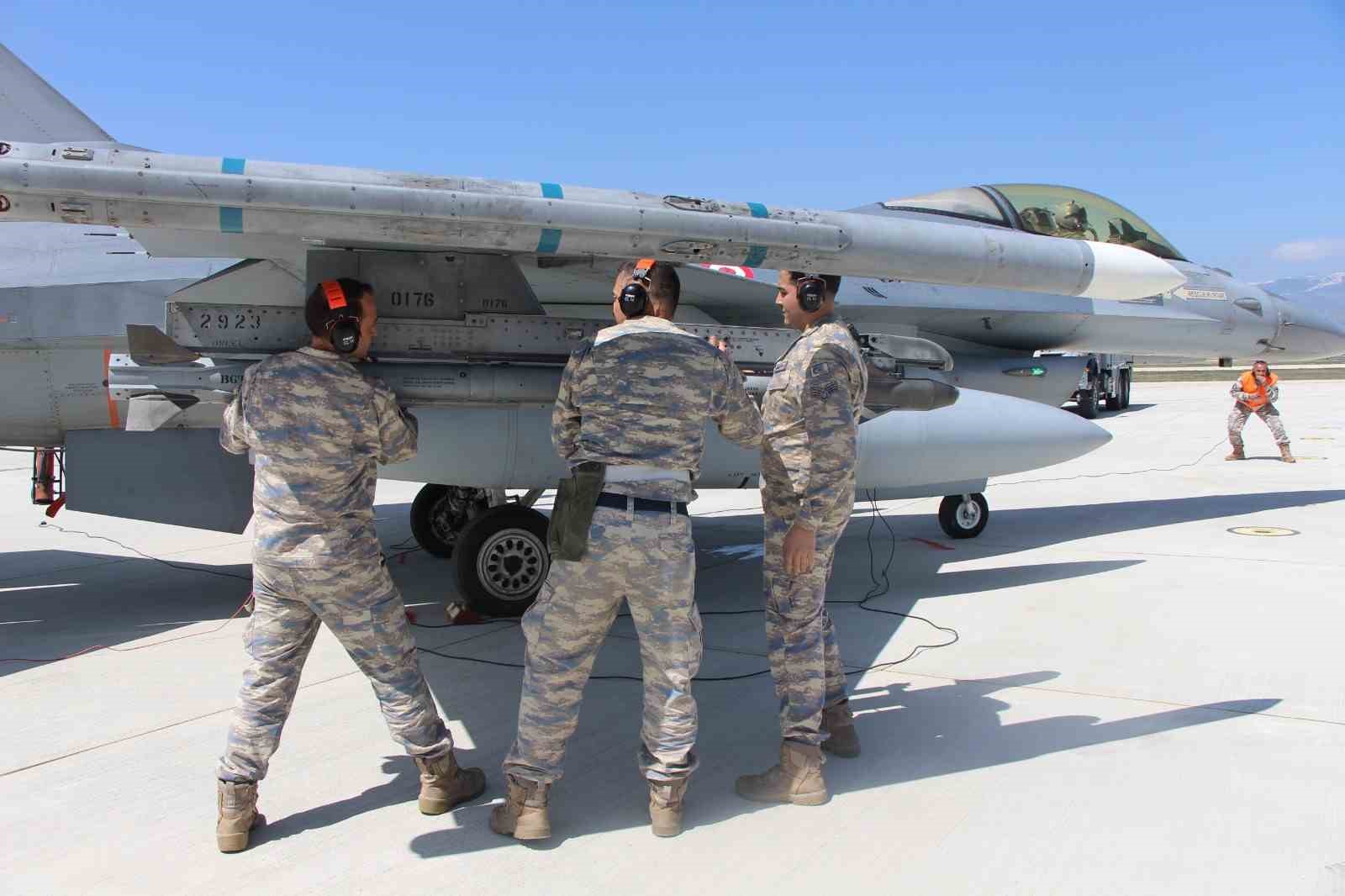 ucak-kazasinda-merzifon-5-ana-jet-ussu-10-sehit-verdi