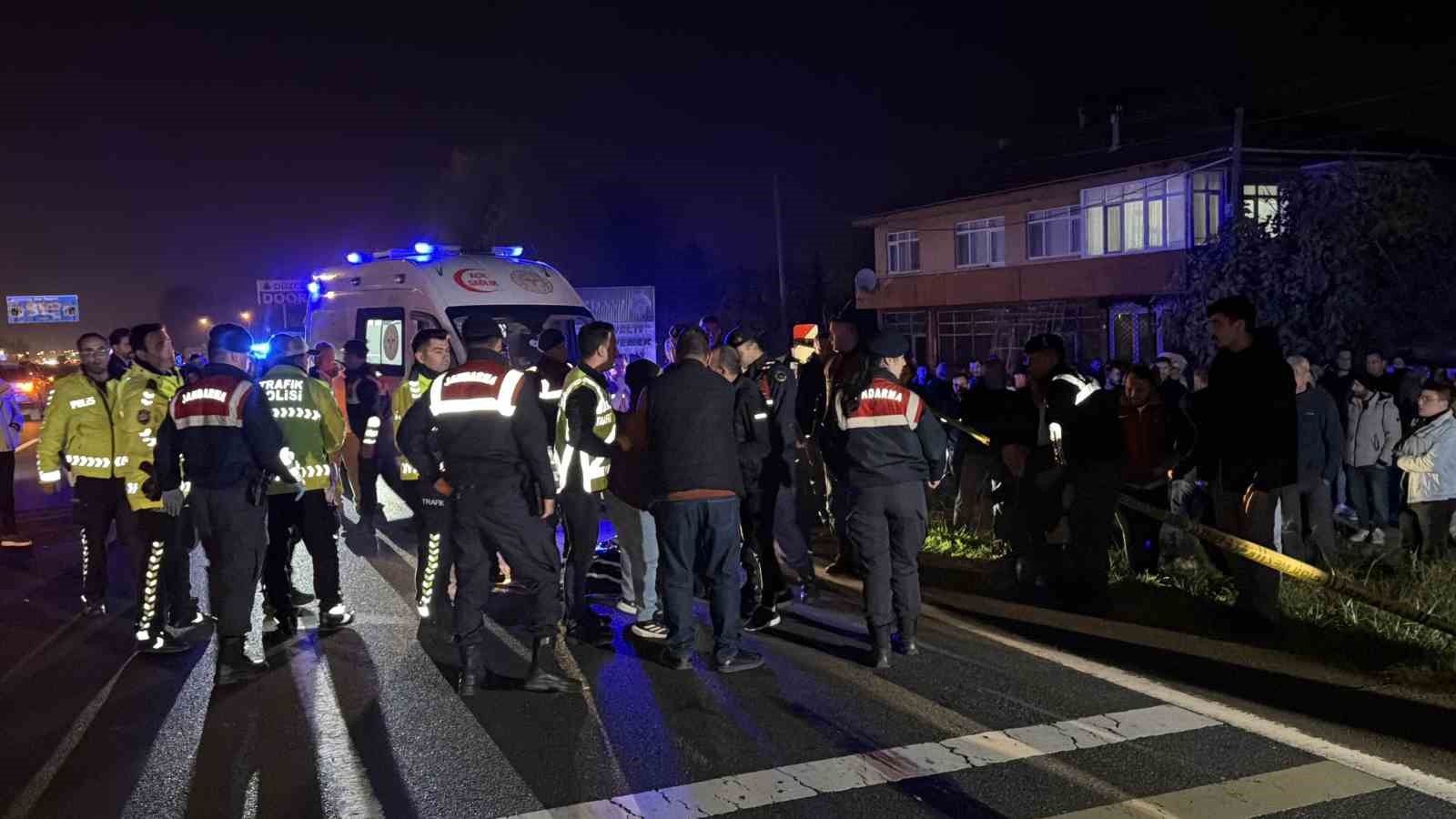 yolun-karsisina-gecerken-kamyonetin-carptigi-kadin-hayatini-kaybetti