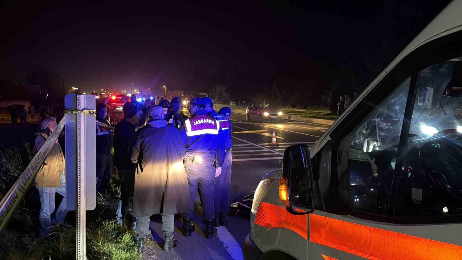 yolun-karsisina-gecerken-kamyonetin-carptigi-kadin-hayatini-kaybetti