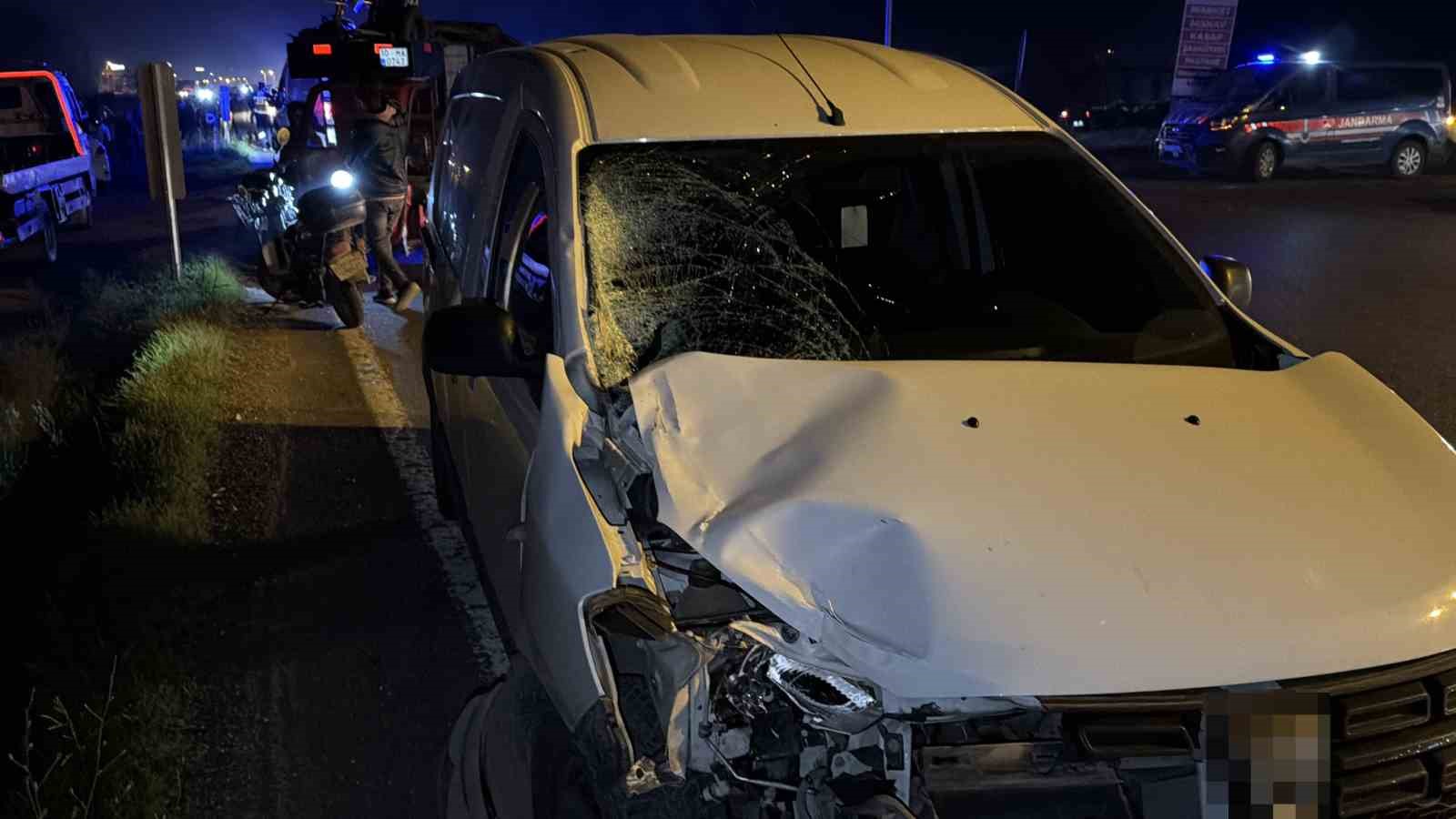 yolun-karsisina-gecerken-kamyonetin-carptigi-kadin-hayatini-kaybetti