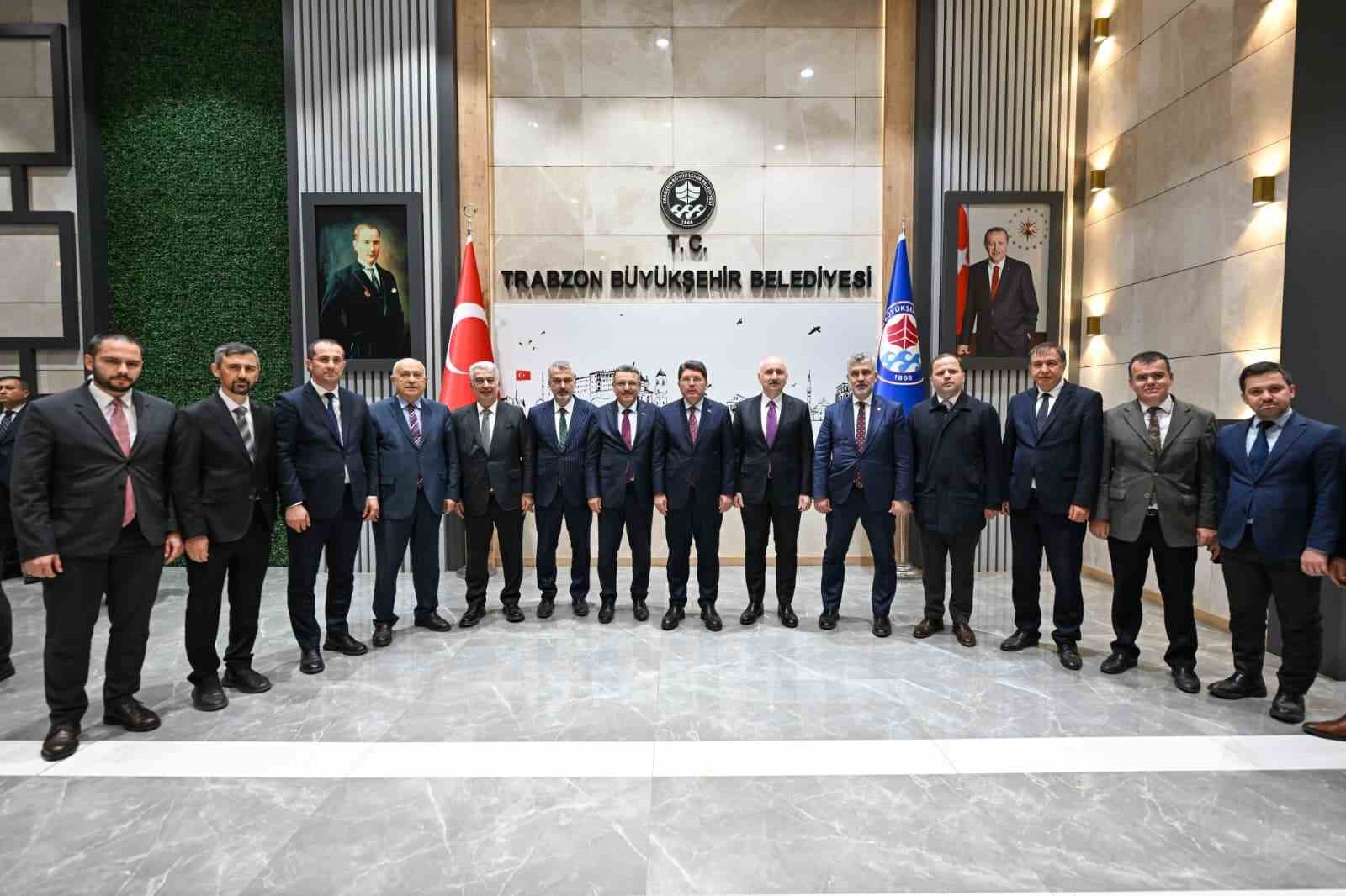 adalet-bakani-tunc-hukuk-fakultesi-ogrencileri-ile-bulustu