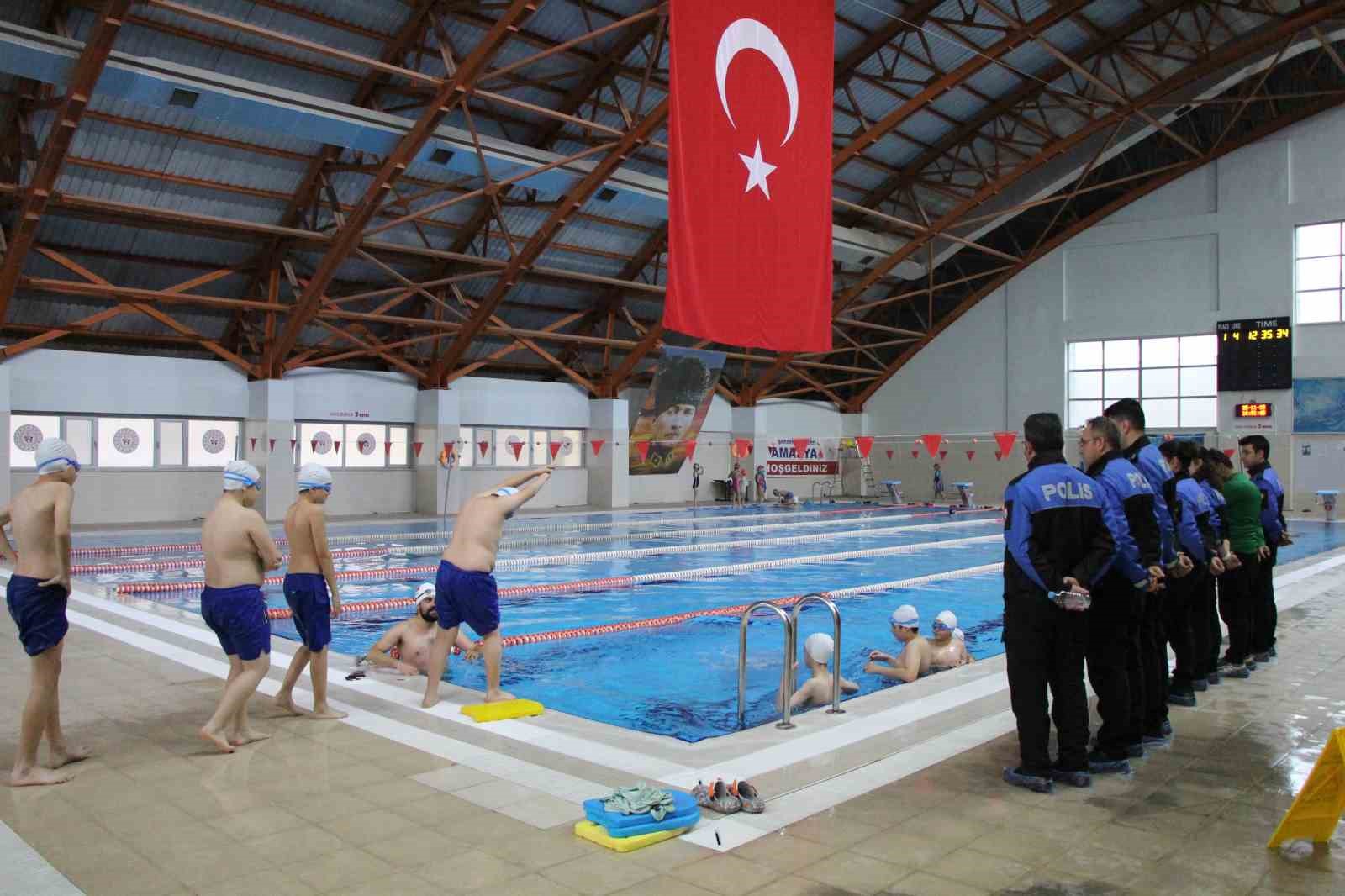 amasyada-anneler-polisten-yuzme-kursu-istedi-bizim-zamanimizda-boyle-imkan-yoktu