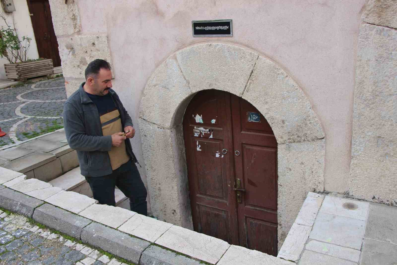 amasyada-kapisina-kilit-vurulan-9-turbeden-5i-yeniden-ziyarete-acildi