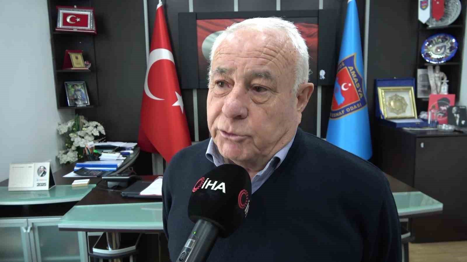 amasyada-riskli-kaya-parcalari-sokulerek-yola-dusuruldu-hummali-calisma-dronla-goruntulendi